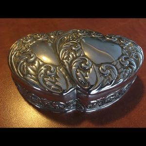 Beautiful heart-shaped ring/trinket box!